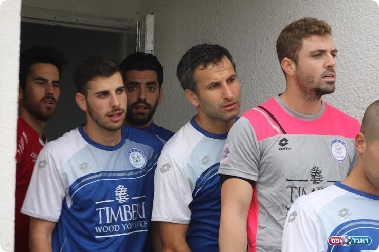 מילים טובות לשוער כפר קאסם. גל מסיקה באפור-ורוד (לוטפי עיסא)